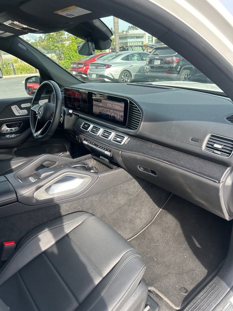 Used 2025 Mercedes-Benz GLS 450 4MATIC image 15