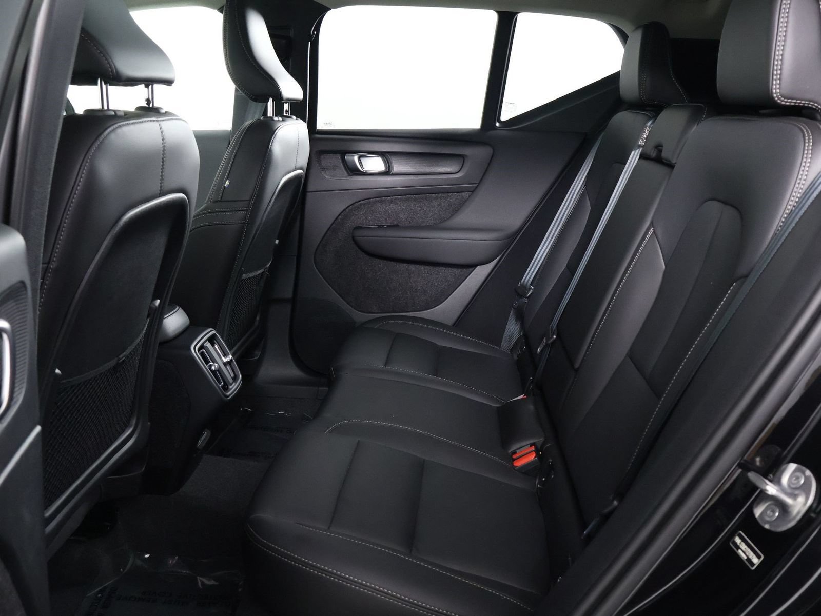 Used 2026 Volvo XC40 B5 Plus AWD/4WD image 32