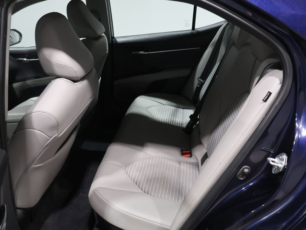 Used 2022 Toyota Camry SE image 18