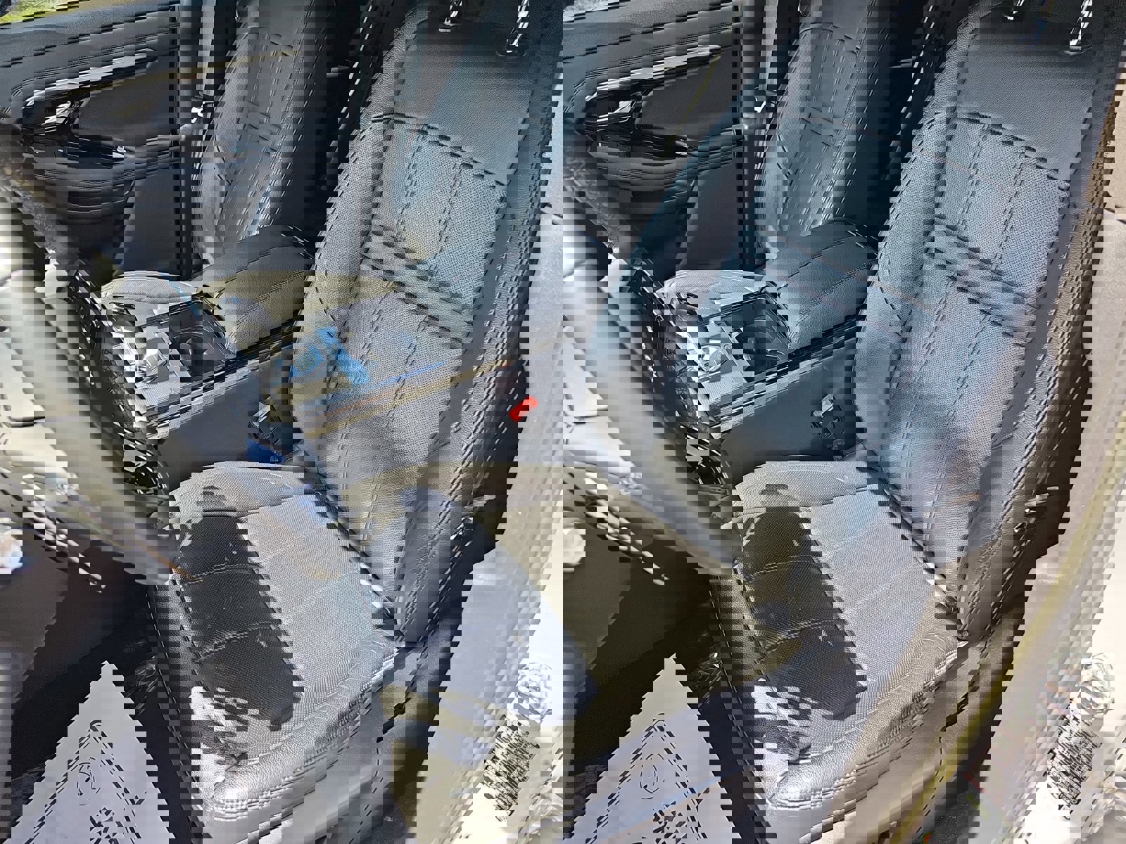 Used 2023 Land Rover Range Rover Evoque R-Dynamic SE image 16