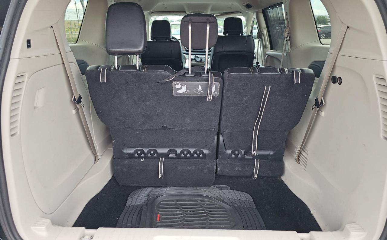 Used 2020 Chrysler Voyager Lxi FWD image 19