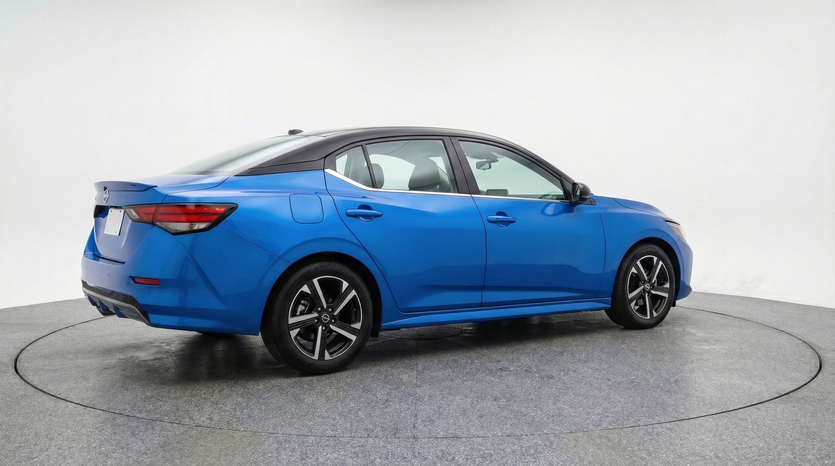 Used 2025 Nissan Sentra SV image 9