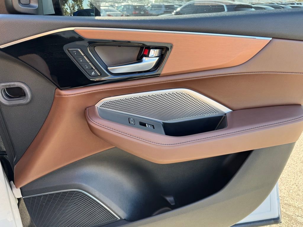 Used 2023 Acura MDX SH-AWD w/ Technology Package image 28