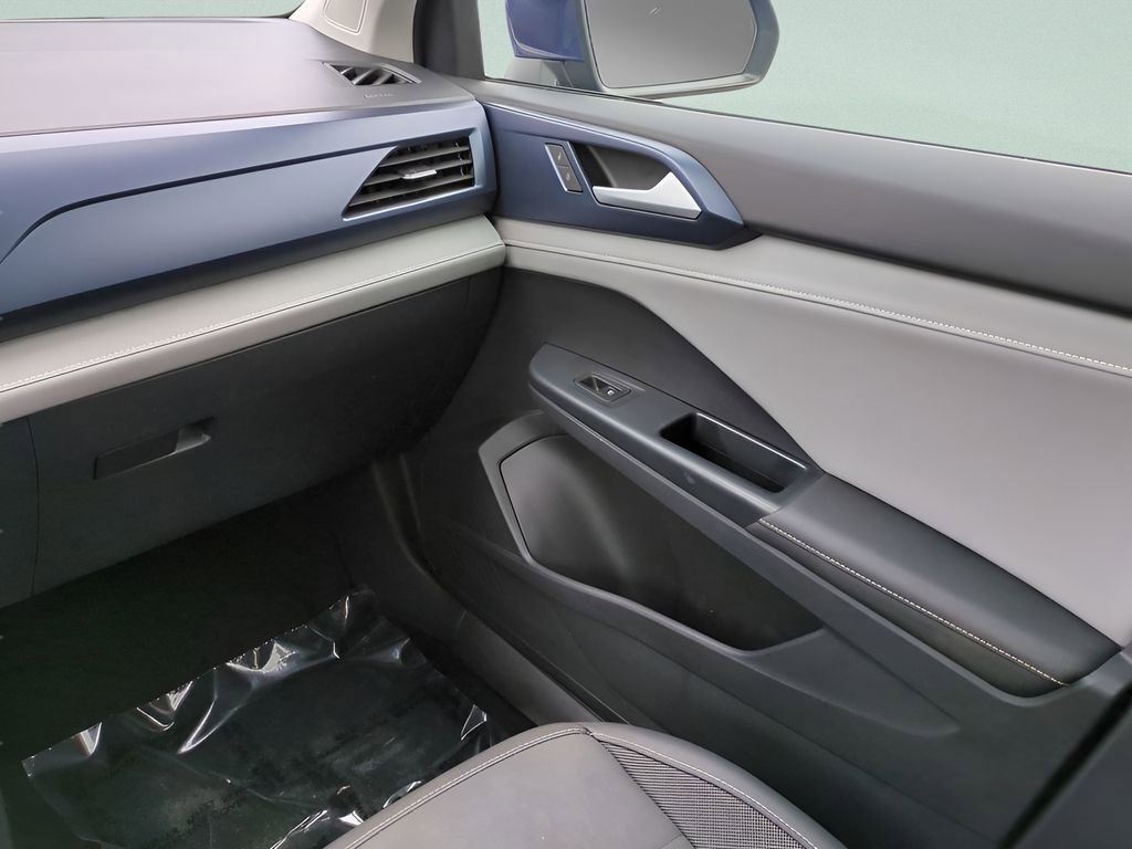 Used 2024 Volkswagen Taos SE image 17