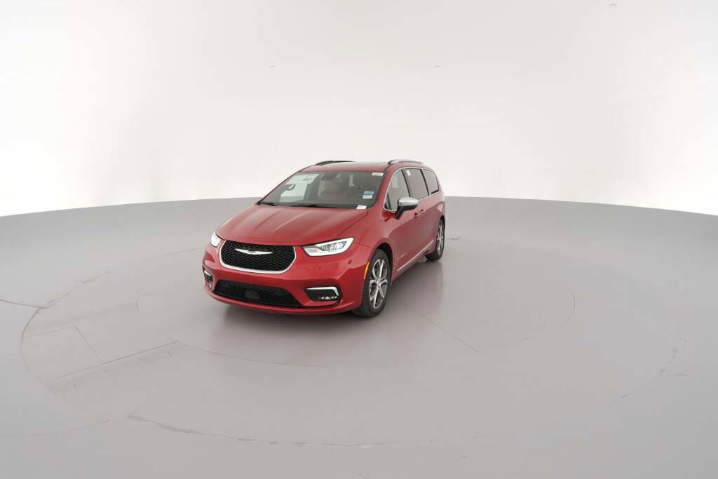 New 2026 Chrysler Pacifica Pinnacle image 3