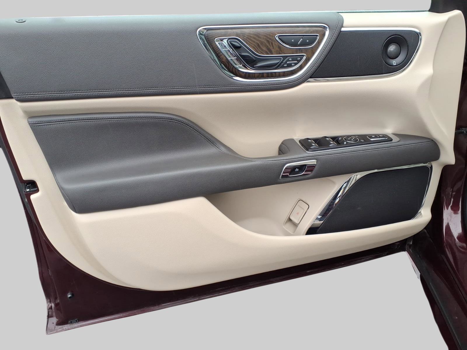 Used 2017 Lincoln Continental Reserve w/ Climate Package image 19