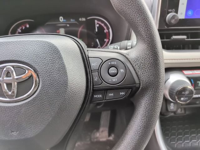 Used 2025 Toyota RAV4 XLE FWD image 16