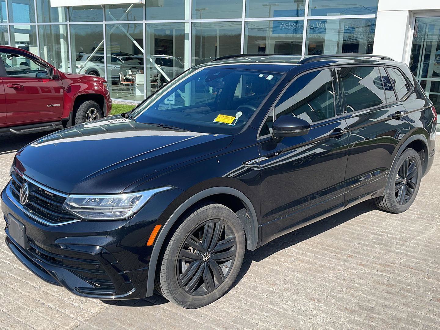 Used 2022 Volkswagen Tiguan SE R-Line AWD/4WD image 3