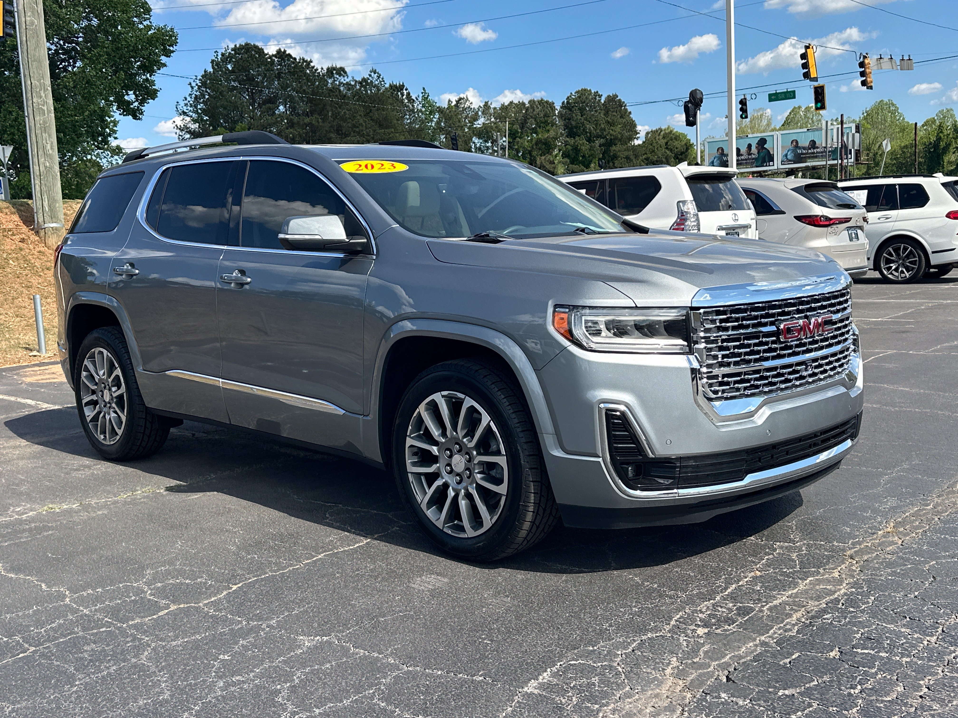 Used 2023 GMC Acadia Denali w/ Denali Ultimate Package FWD image 2