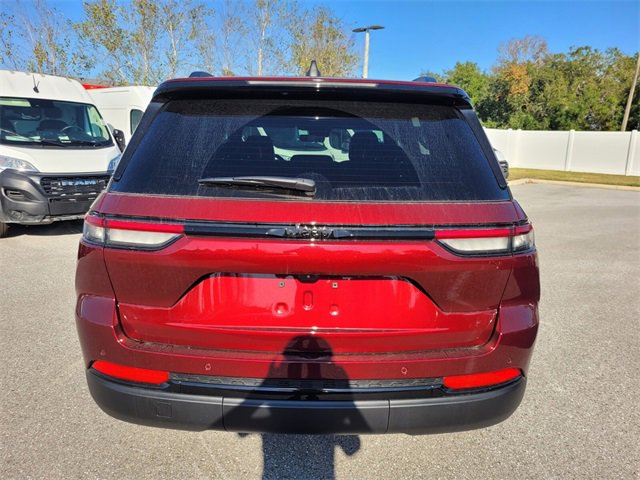 New 2025 Jeep Grand Cherokee Altitude image 12