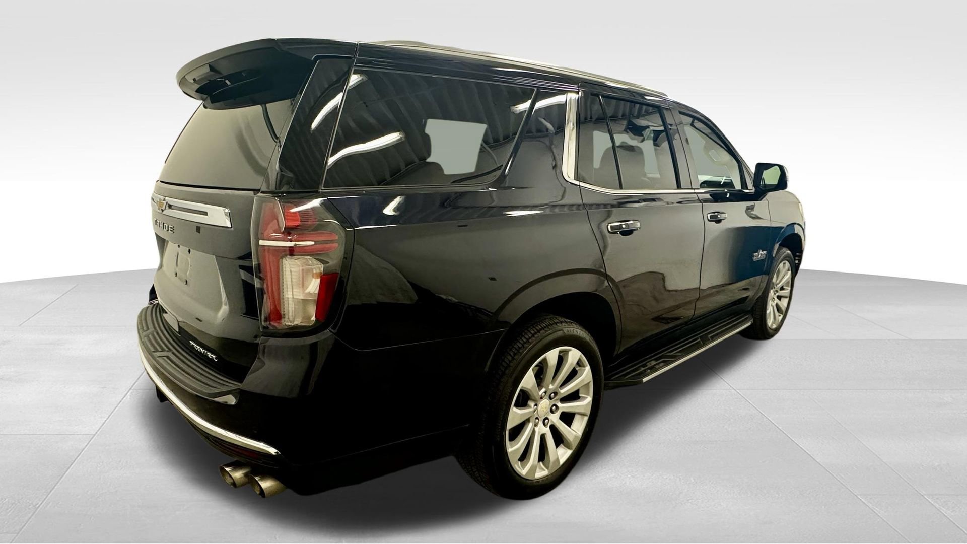 Used 2021 Chevrolet Tahoe Premier w/ Premium Package RWD image 15