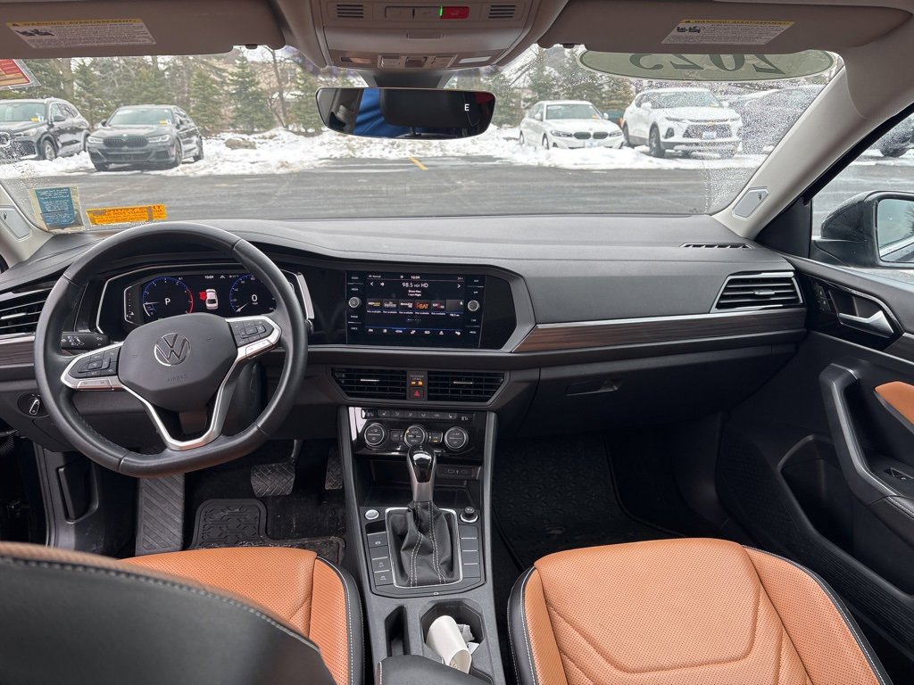 Used 2023 Volkswagen Jetta SEL image 2