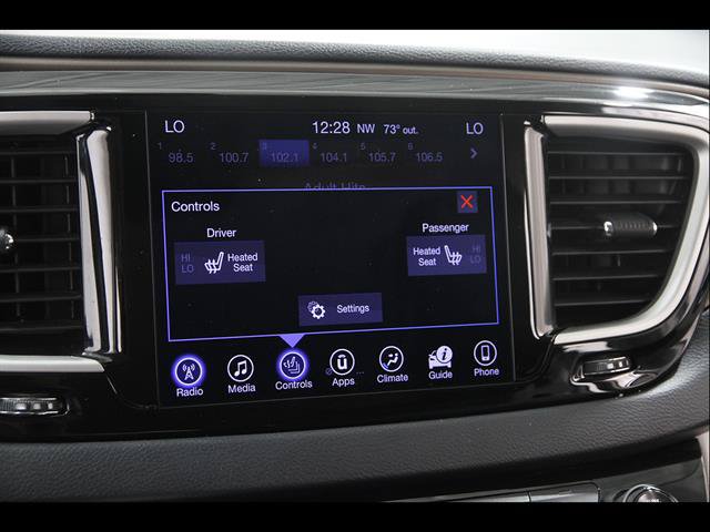 Used 2017 Chrysler Pacifica Touring-L FWD image 11