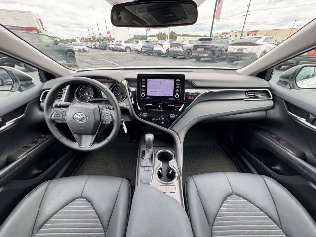 Used 2024 Toyota Camry SE w/ Cold Weather Package FWD image 16