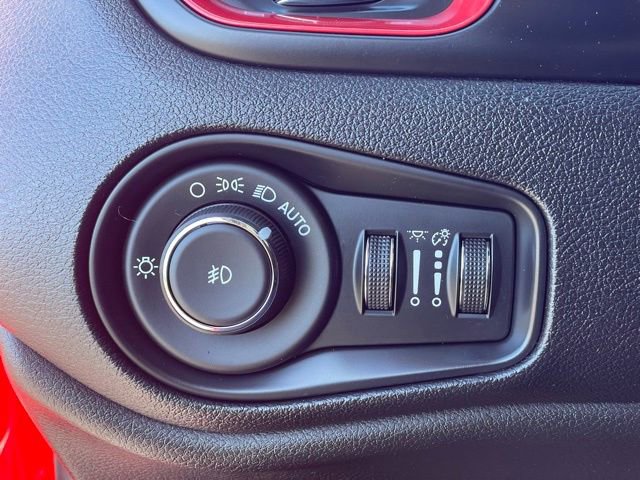 Used 2019 Jeep Renegade Trailhawk w/ Cold Weather Group II image 12