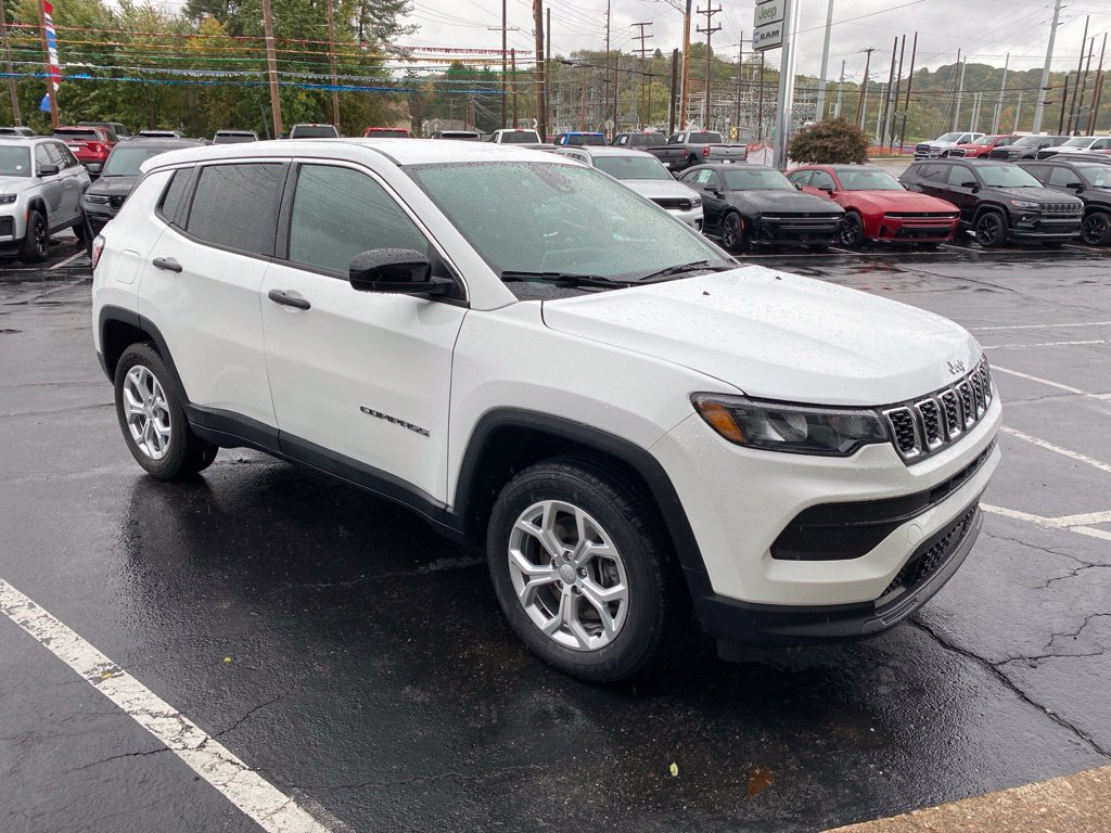Used 2024 Jeep Compass Sport AWD/4WD image 2