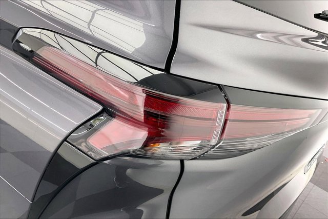 Used 2025 Toyota Sienna XLE image 30