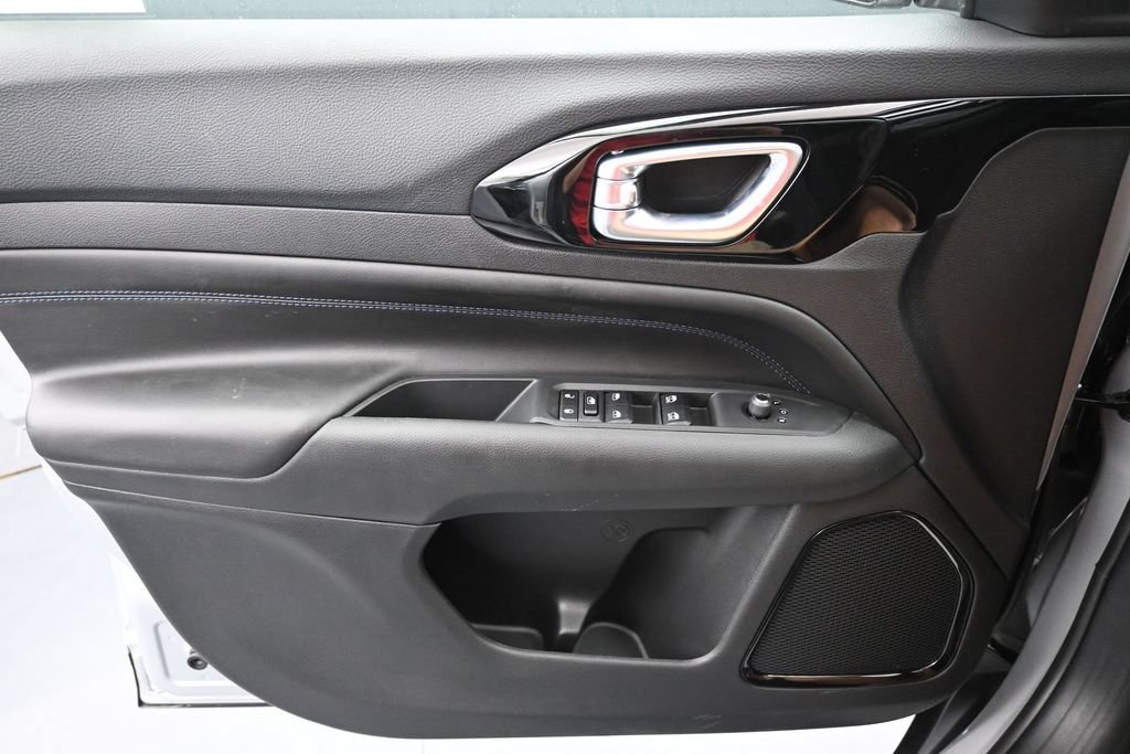 New 2026 Jeep Compass Latitude AWD/4WD image 17