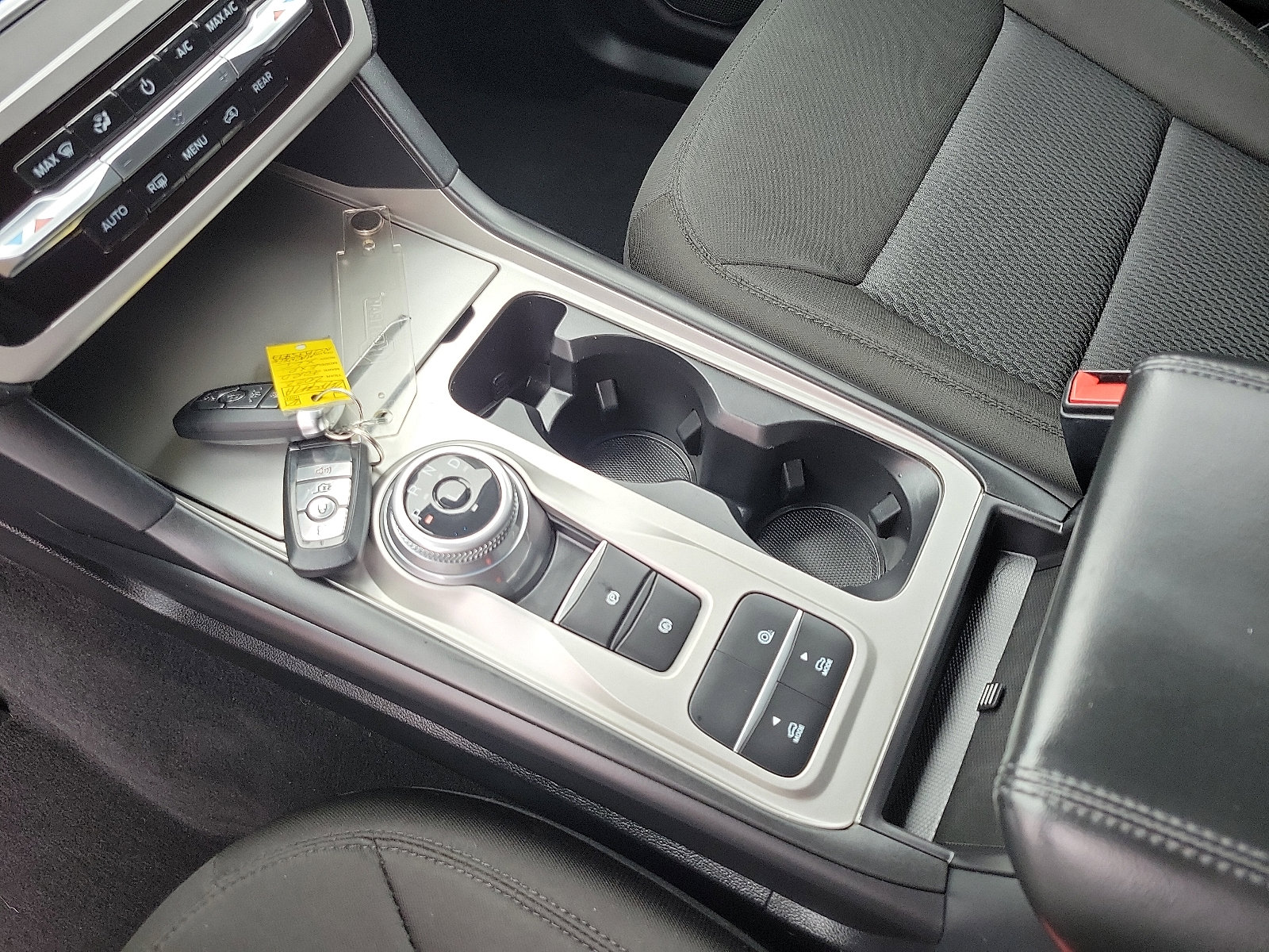 Used 2022 Ford Explorer XLT image 8