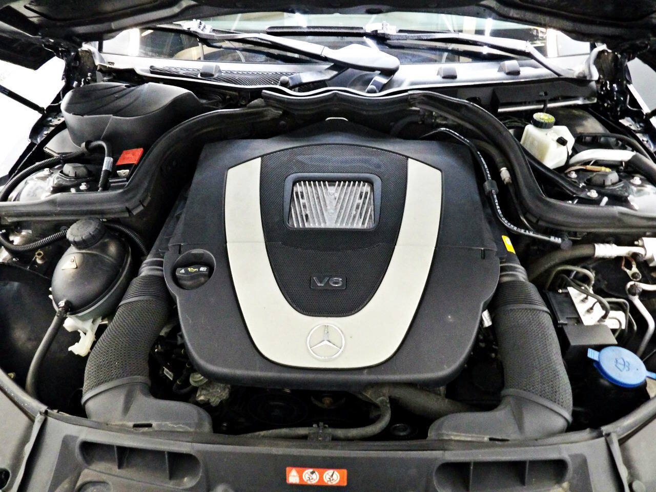 Used 2010 Mercedes-Benz C 300 Sedan image 14