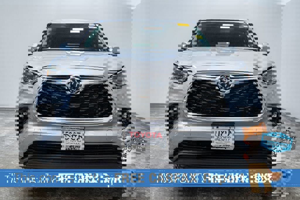 Used 2024 Toyota Highlander LE image 2