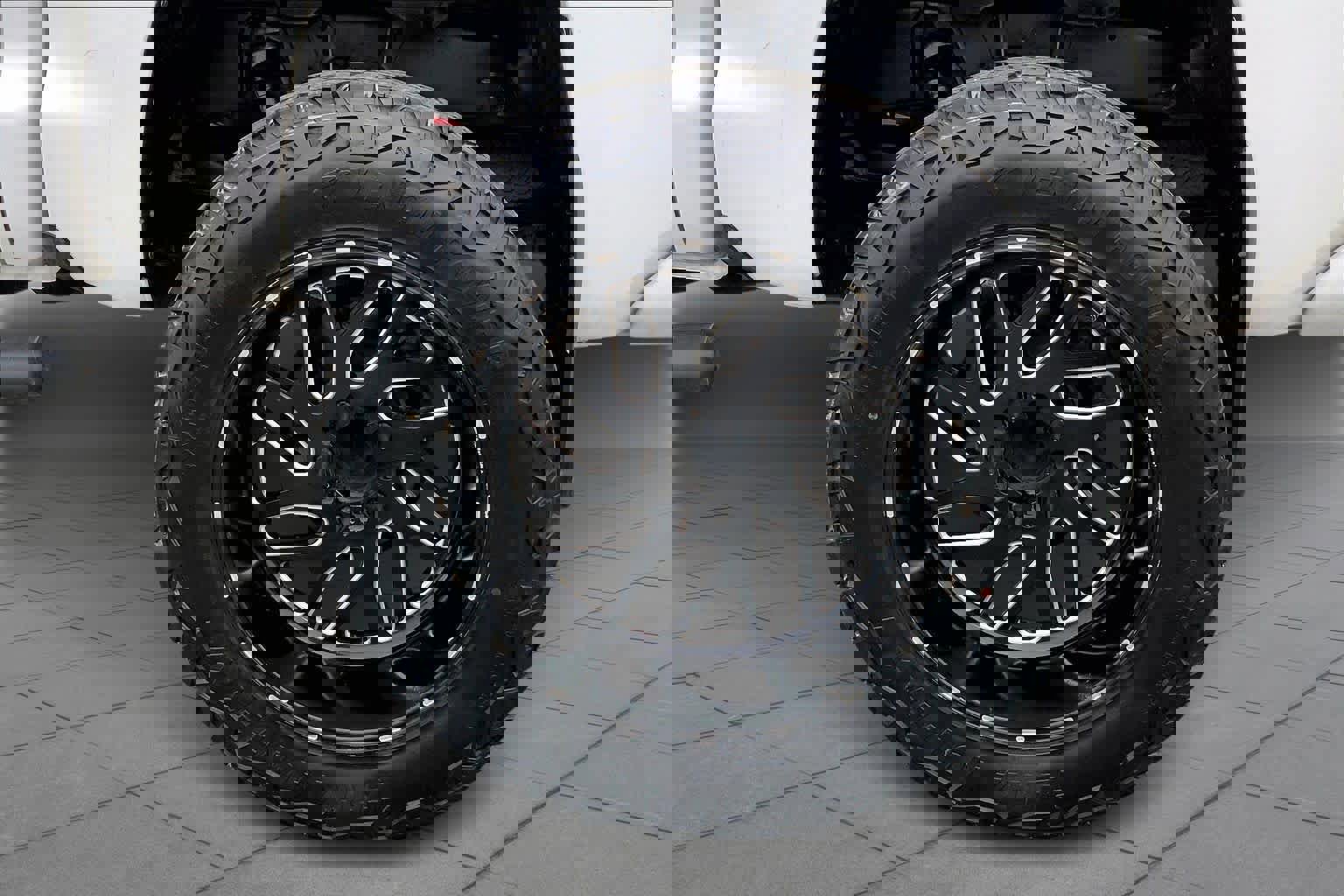 Used 2018 Toyota Tundra SR5 w/ SR5 Upgrade Package image 11