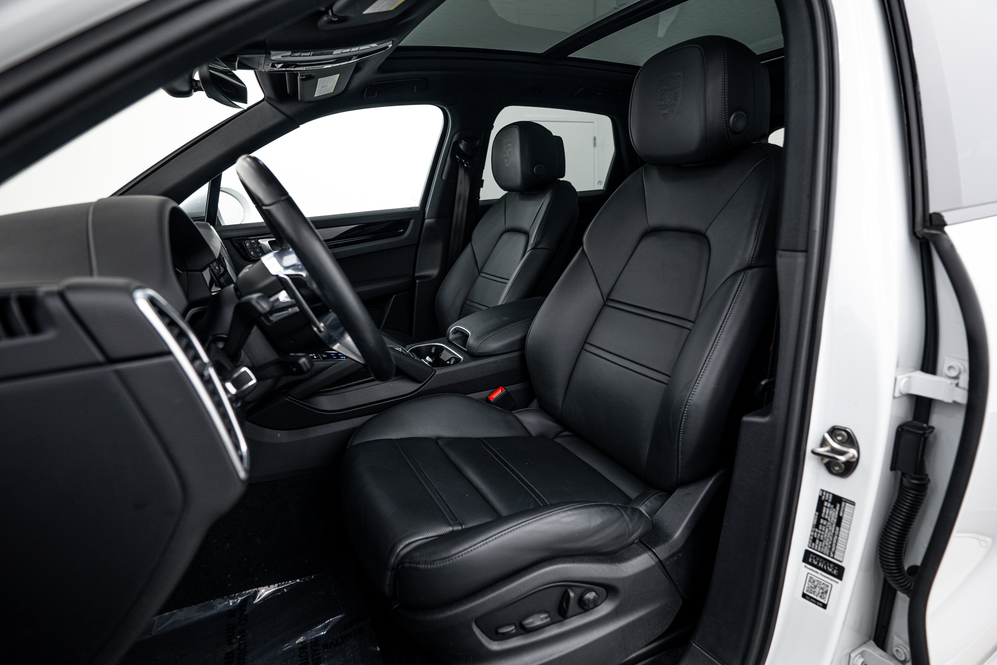 Certified 2023 Porsche Cayenne image 5