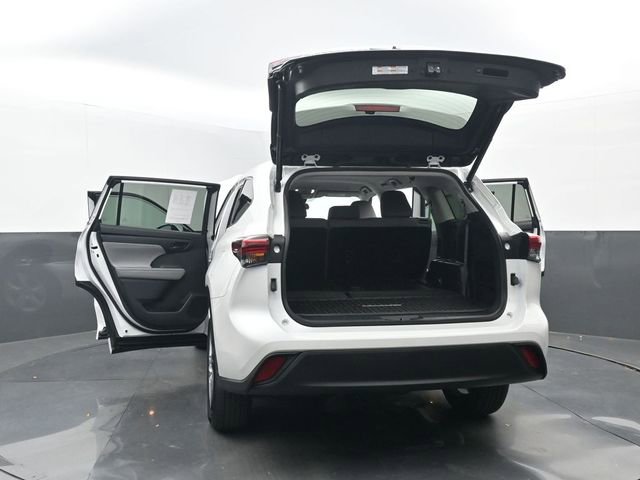 Used 2023 Toyota Highlander LE image 37