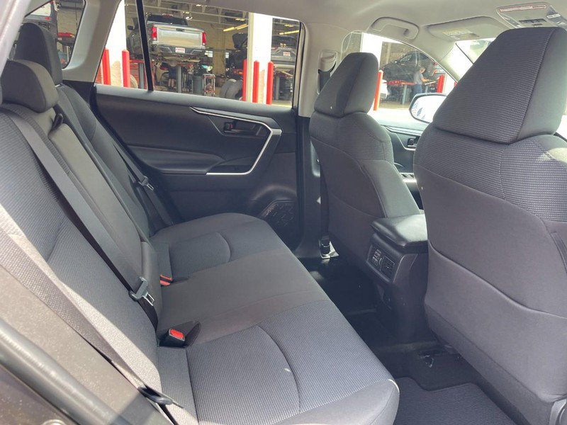Used 2022 Toyota RAV4 LE AWD/4WD image 12