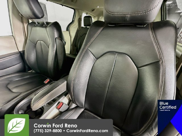 Used 2017 Chrysler Pacifica Touring-L FWD image 23