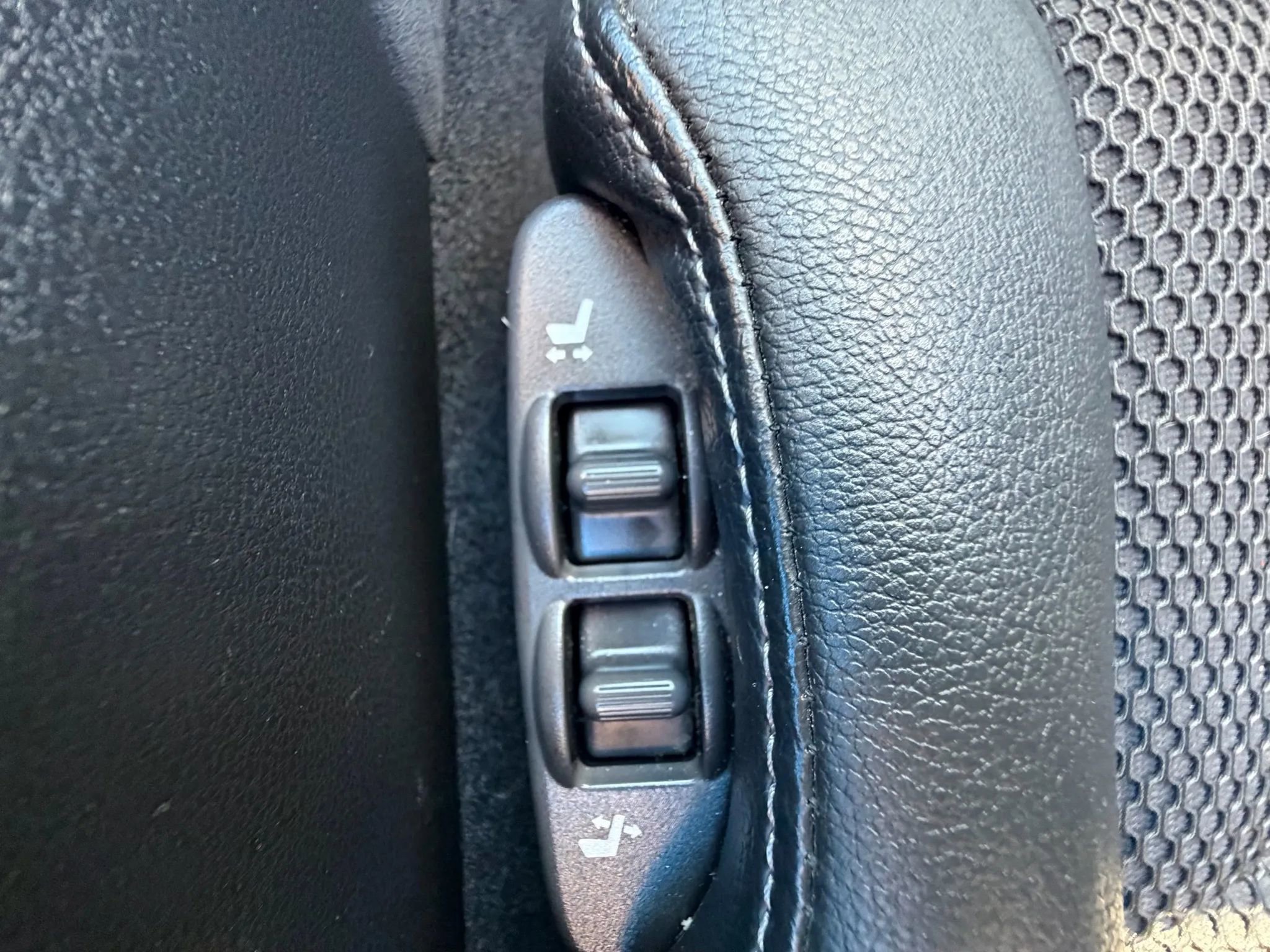 Used 2010 Nissan 370Z Touring w/ Sport Pkg image 18