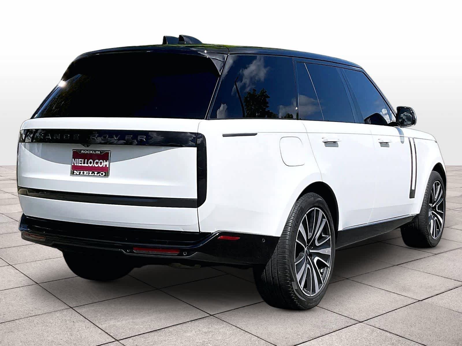 Used 2025 Land Rover Range Rover SE AWD/4WD image 16