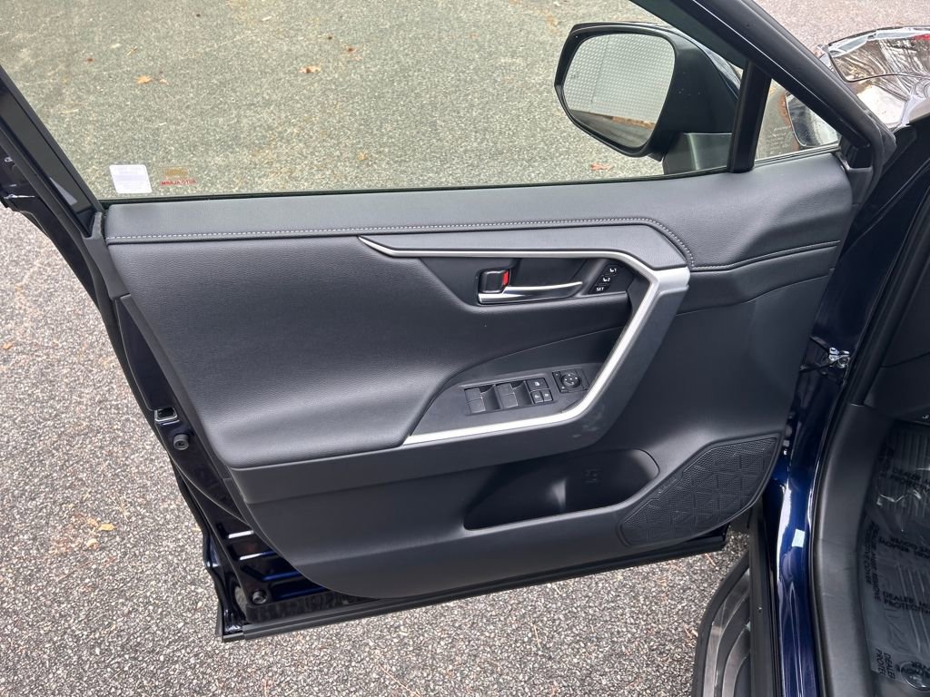 Used 2025 Toyota RAV4 Limited w/ Advanced Technology Package image 27