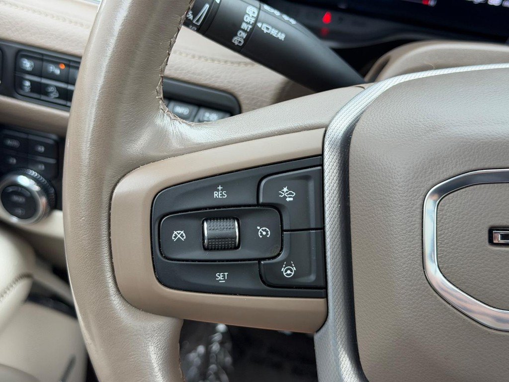 Used 2023 GMC Yukon XL Denali w/ Denali Reserve Package AWD/4WD image 19