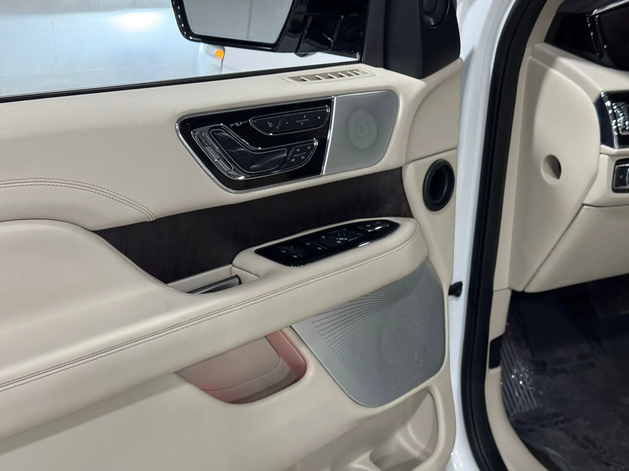 Used 2020 Lincoln Navigator Reserve w/ Luxury Package image 12