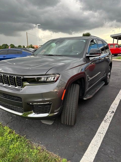 Used 2024 Jeep Grand Cherokee L Limited AWD/4WD image 2