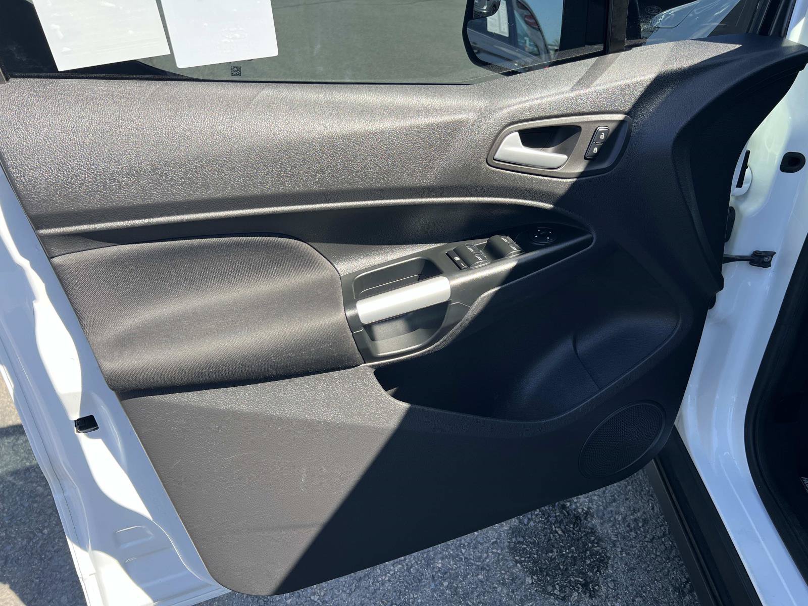 Used 2017 Ford Transit Connect XLT FWD image 6