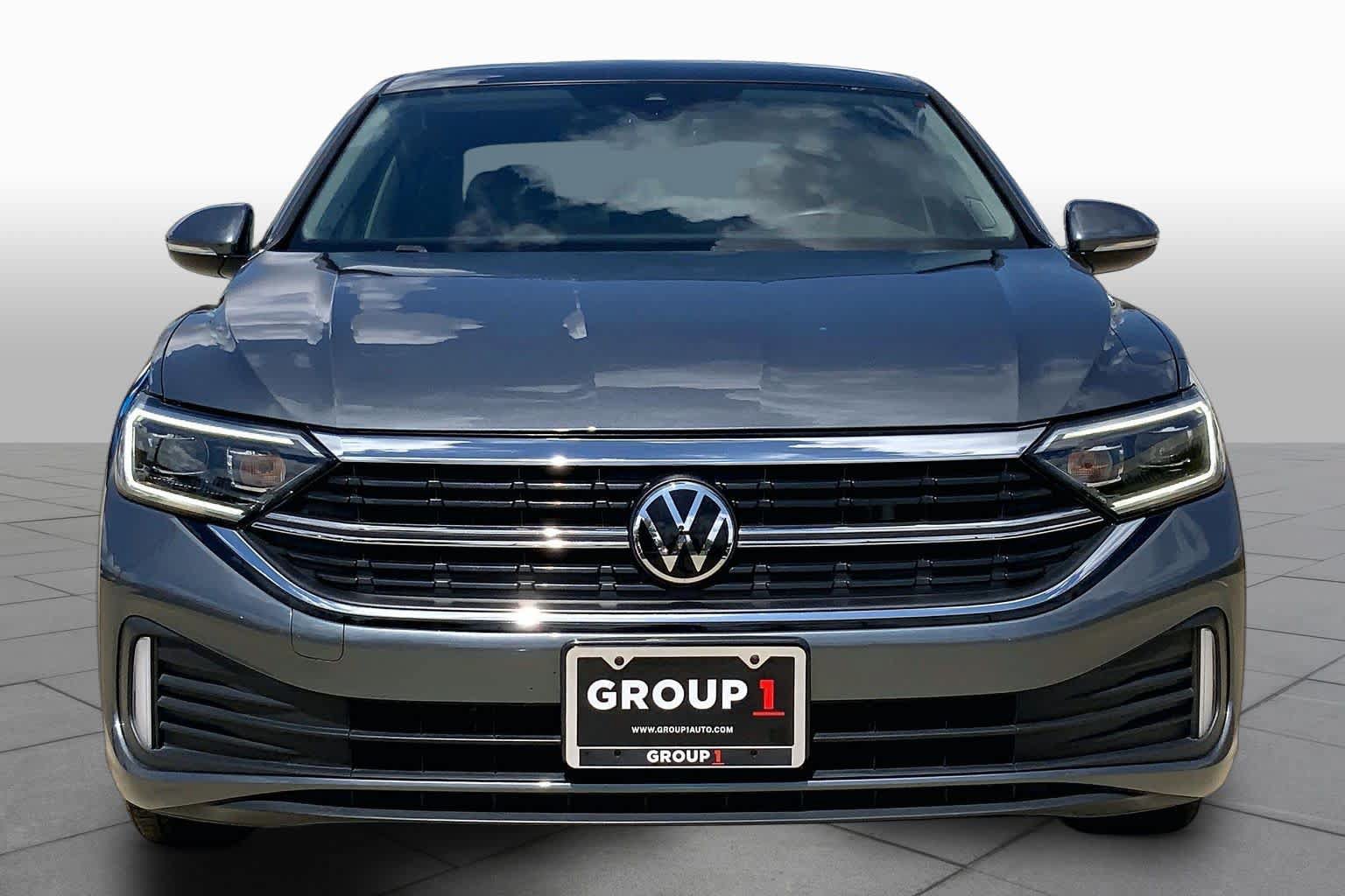 Used 2024 Volkswagen Jetta SEL FWD image 4