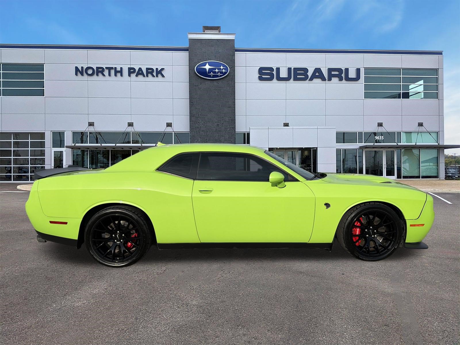 Used 2015 Dodge Challenger SRT Hellcat RWD image 2