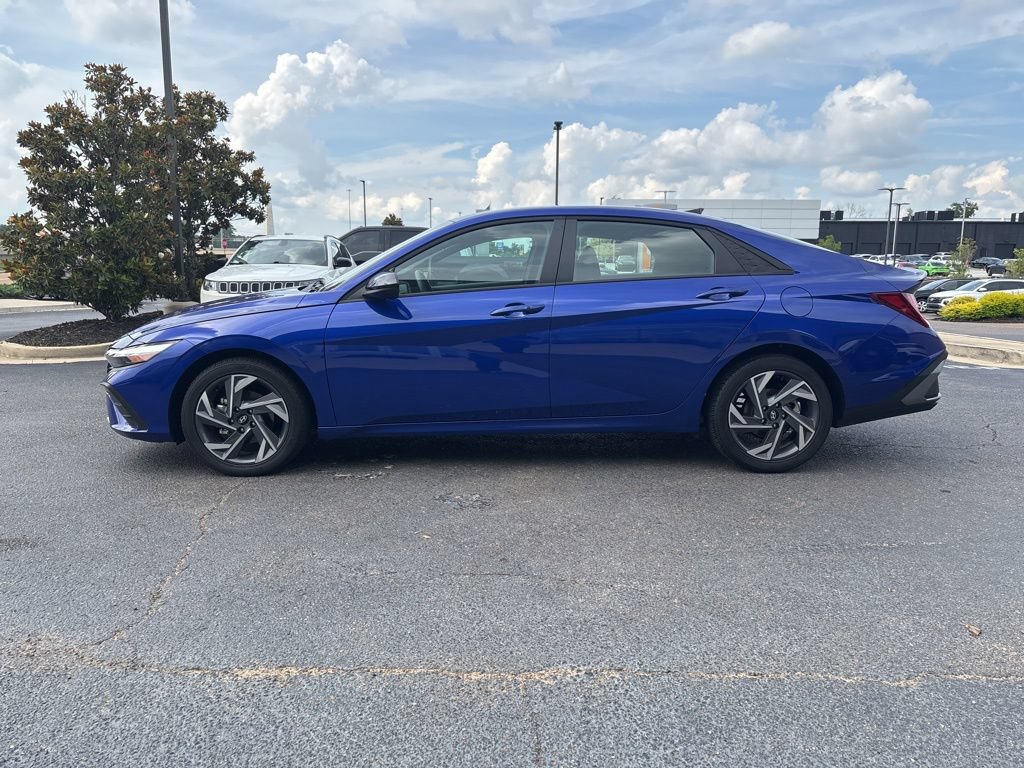 Certified 2025 Hyundai Elantra Sport w/ Cargo Package FWD image 9