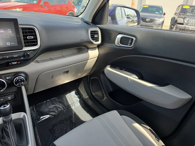 Used 2024 Hyundai Venue SEL FWD image 9