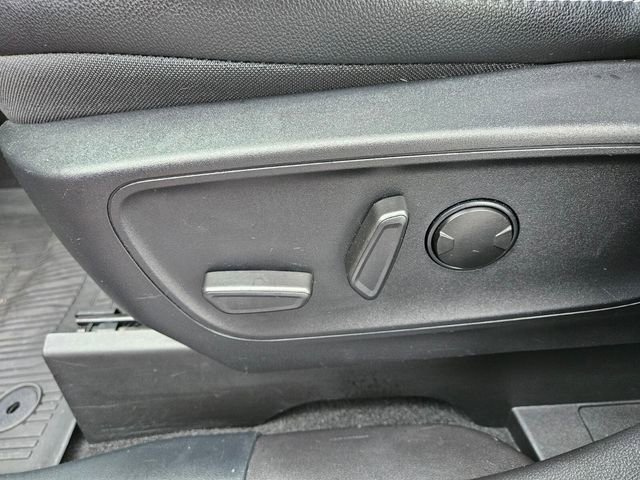 Used 2024 Ford Escape SE w/ PHEV Premium Package image 9
