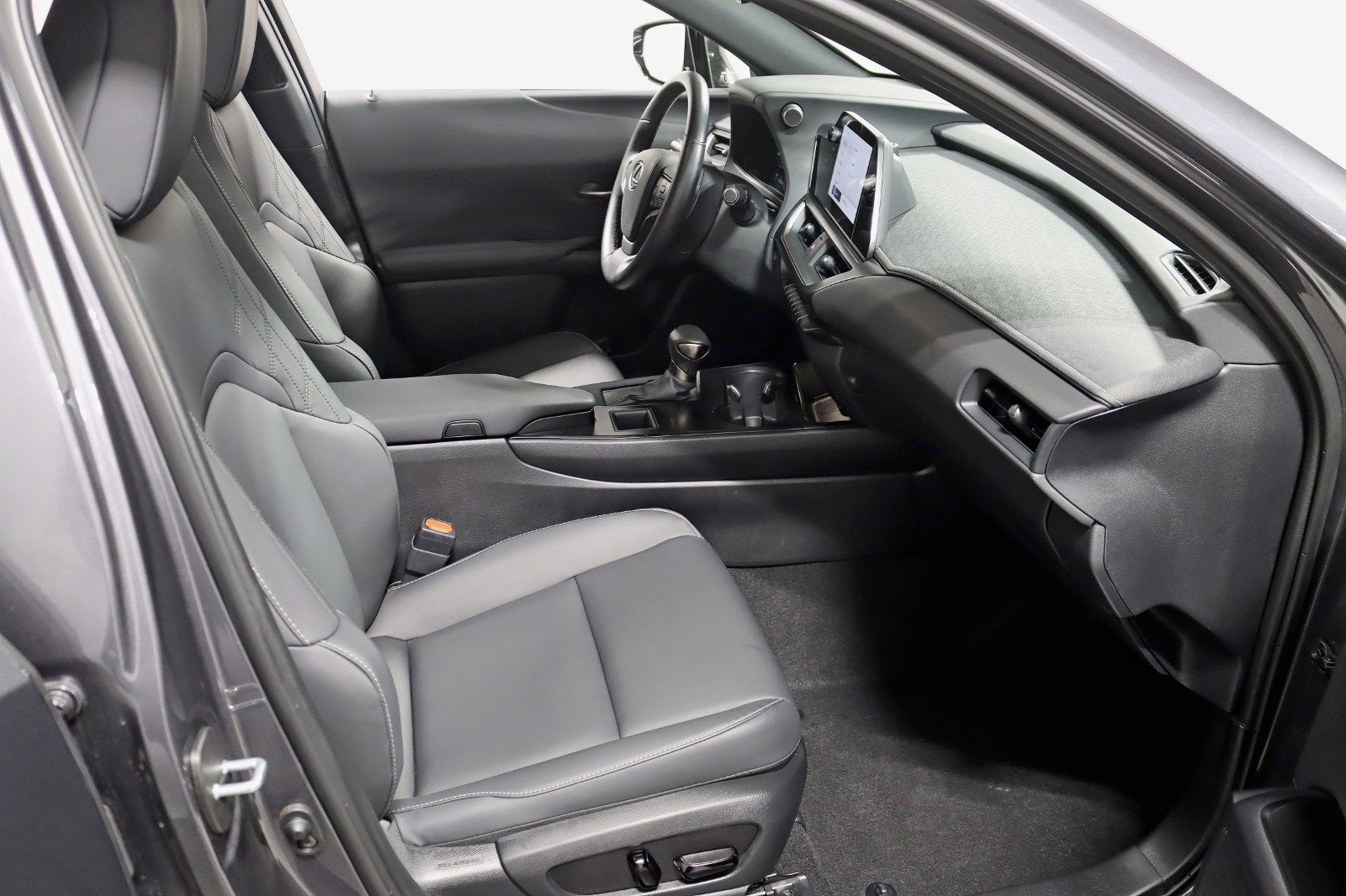 Used 2024 Lexus UX 250h AWD image 28