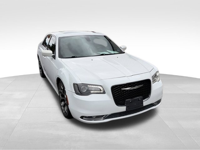 Used 2015 Chrysler 300 S RWD image 26