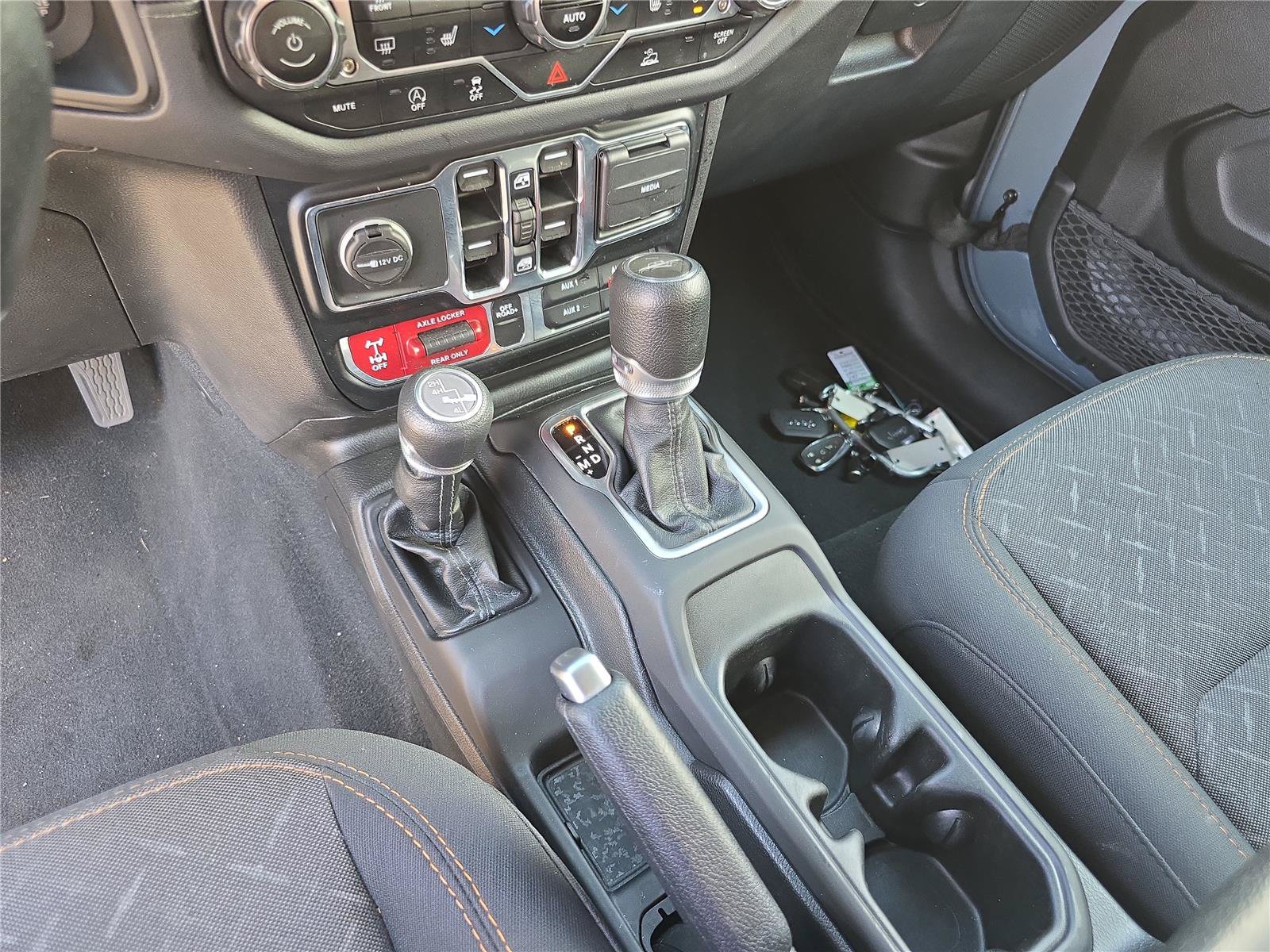 Used 2024 Jeep Gladiator Mojave w/ Technology Group AWD/4WD image 28