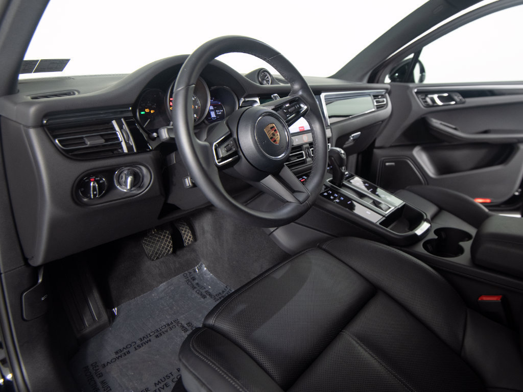 Certified 2026 Porsche Macan AWD/4WD image 16