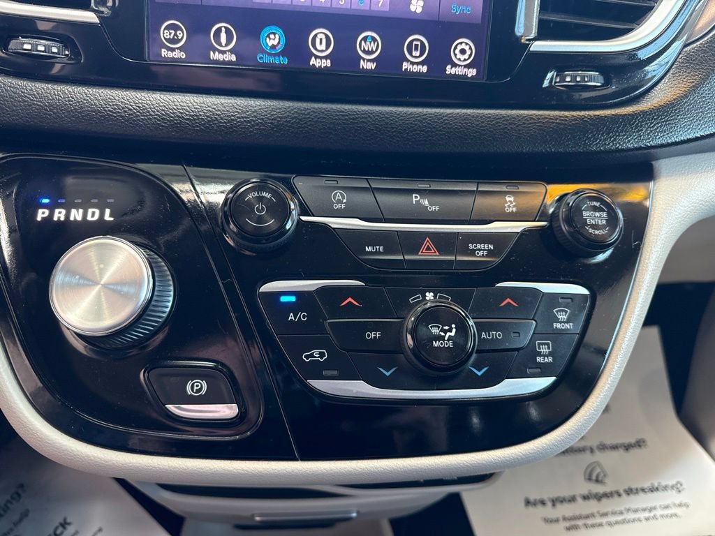 Used 2019 Chrysler Pacifica Touring Plus w/ Tire & Wheel Group FWD image 32