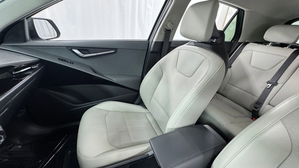 Used 2025 Kia Niro EX FWD image 16