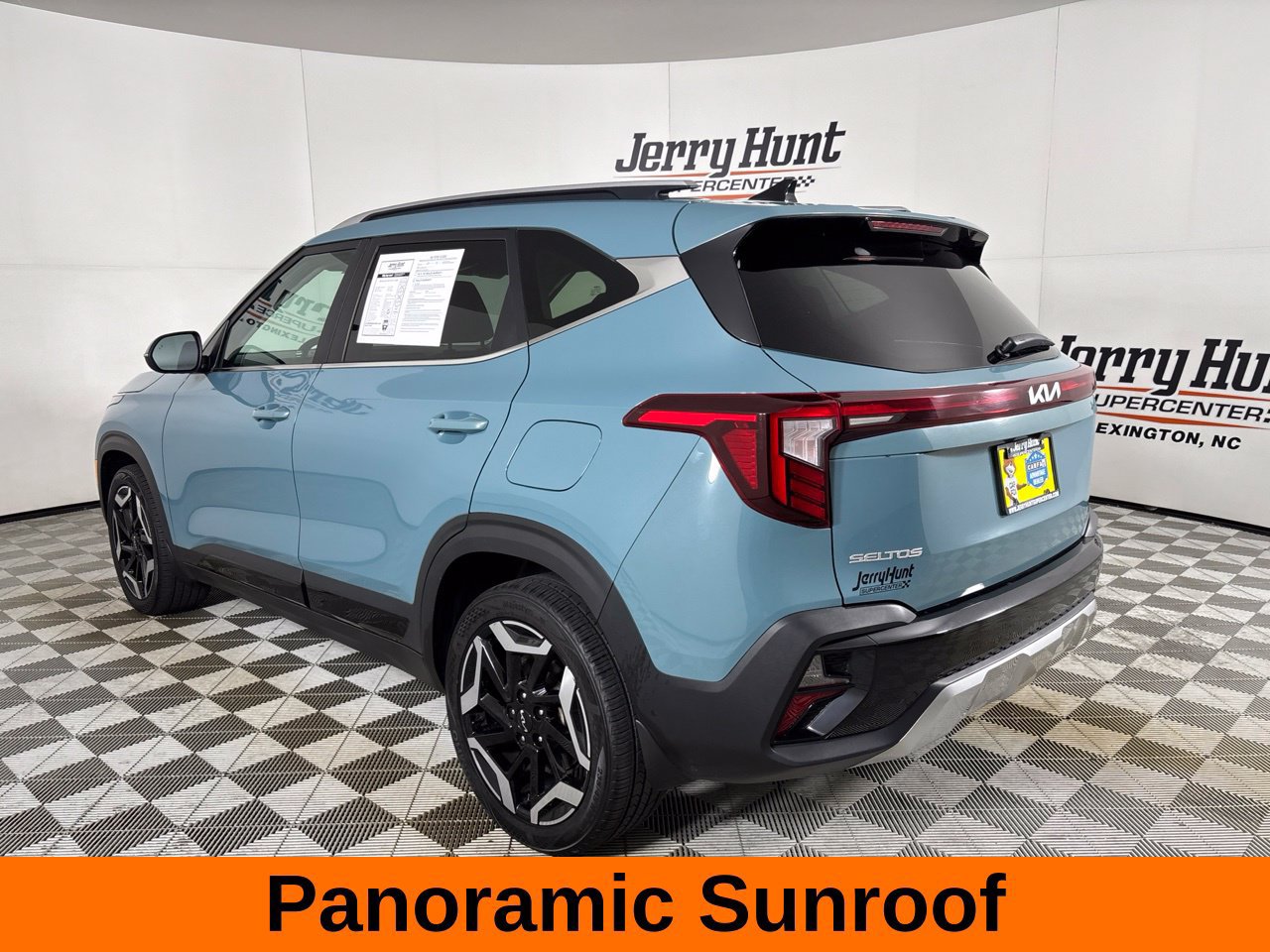 Used 2024 Kia Seltos SX w/ SX Sunroof Package AWD/4WD image 9