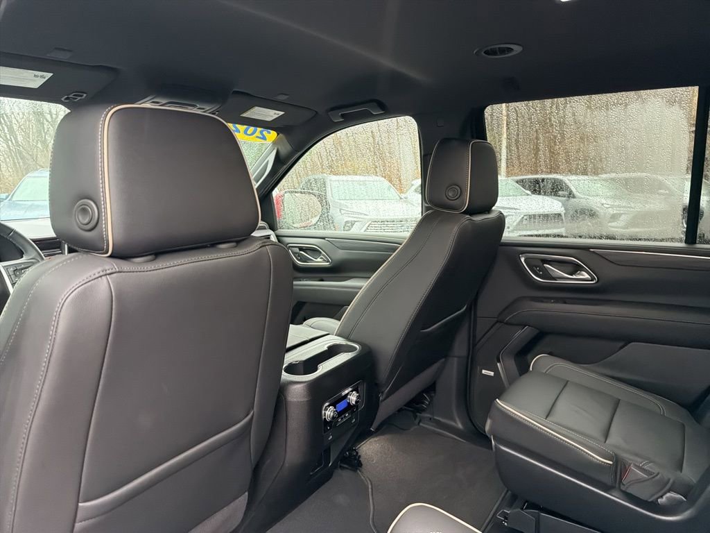 Used 2024 GMC Yukon SLT w/ SLT Luxury Package RWD image 20